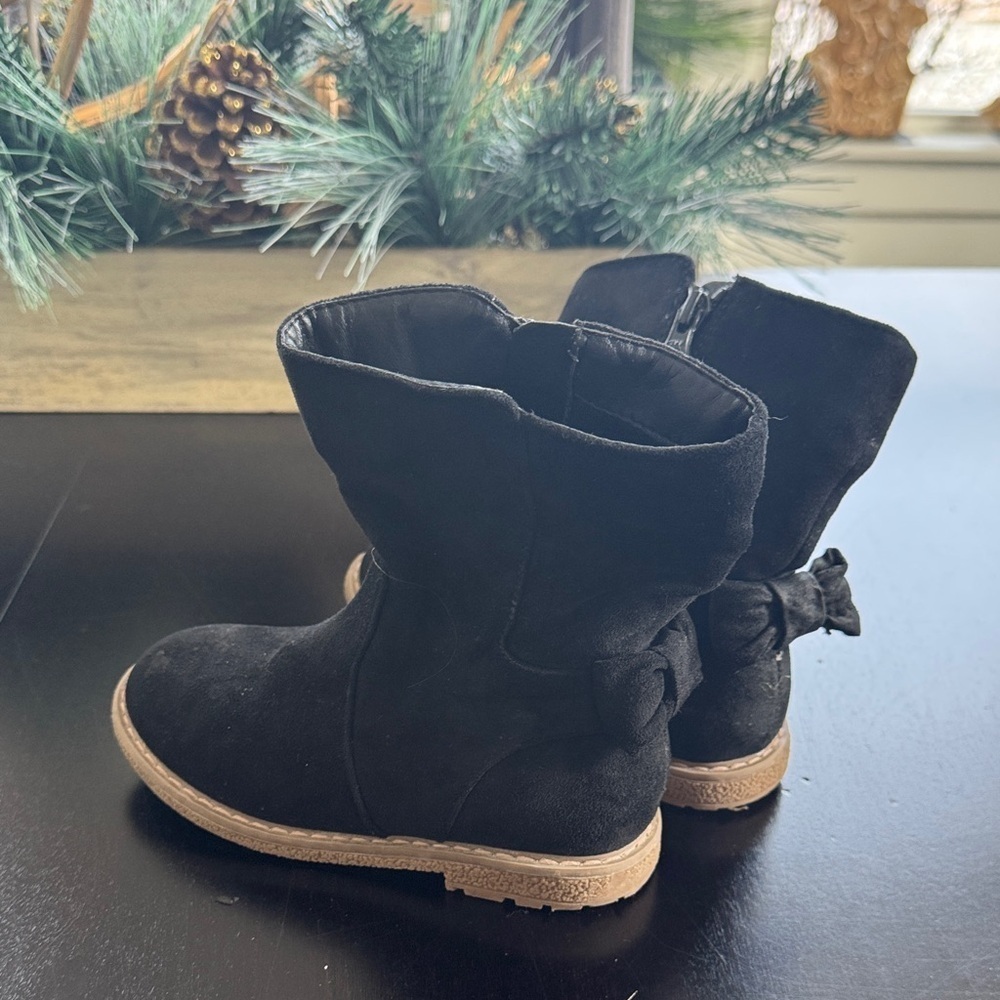 Cat & Jack Kids Black Boots with Brown Soles